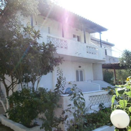 Billy'S Amoudi Apartments Extérieur photo
