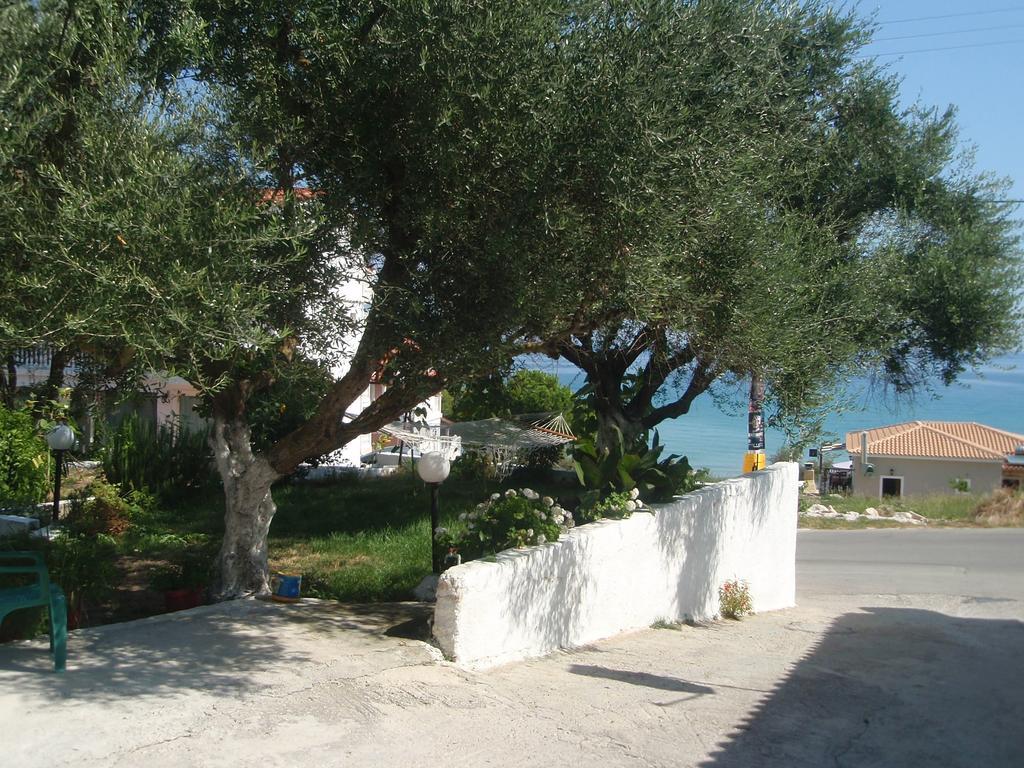 Billy'S Amoudi Apartments Chambre photo