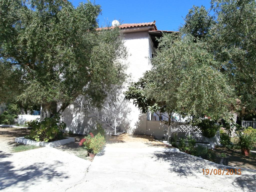 Billy'S Amoudi Apartments Chambre photo