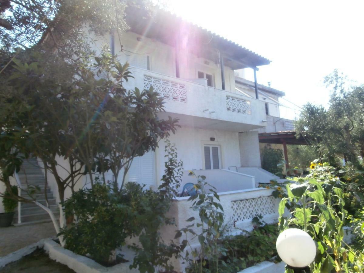 Billy'S Amoudi Apartments Extérieur photo